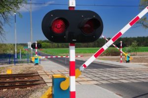 автоматическая светофорная сигнализация с автоматическими шлагбаумами (АПШ)
