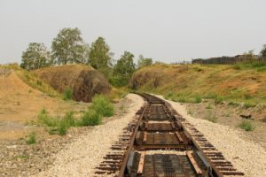 использование затормаживающих пружинных элементов в тупике