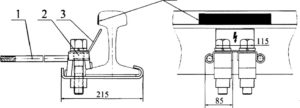 исунок 2 — Знак-указатель «Опасность поражения электрическим током» и зажим, присоединяющий провода рабочего заземления к рельсу (пример)