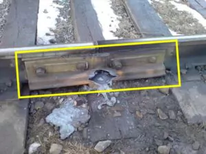 излом одной стыковой накладки